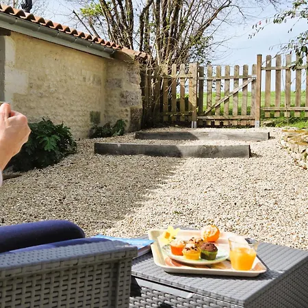 Fleurs De Vigne, Charentais Au Grand Coeur Bouteville