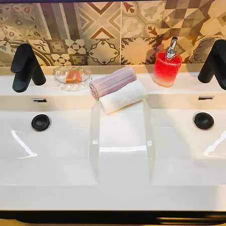 Feriehus Fleurs De Vigne, Charentais Au Grand Coeur