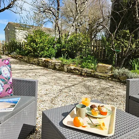 Feriehus Fleurs De Vigne, Charentais Au Grand Coeur *