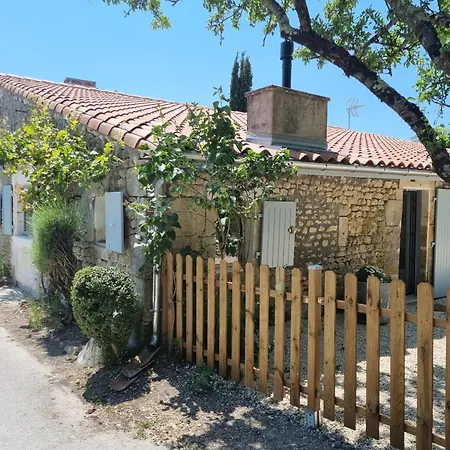 Fleurs De Vigne, Charentais Au Grand Coeur Feriehus