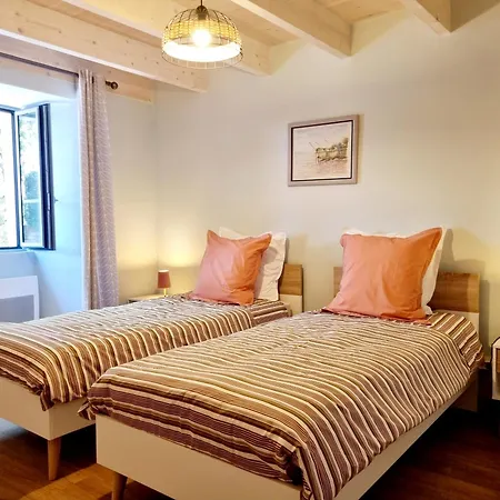 Feriehus Fleurs De Vigne, Charentais Au Grand Coeur