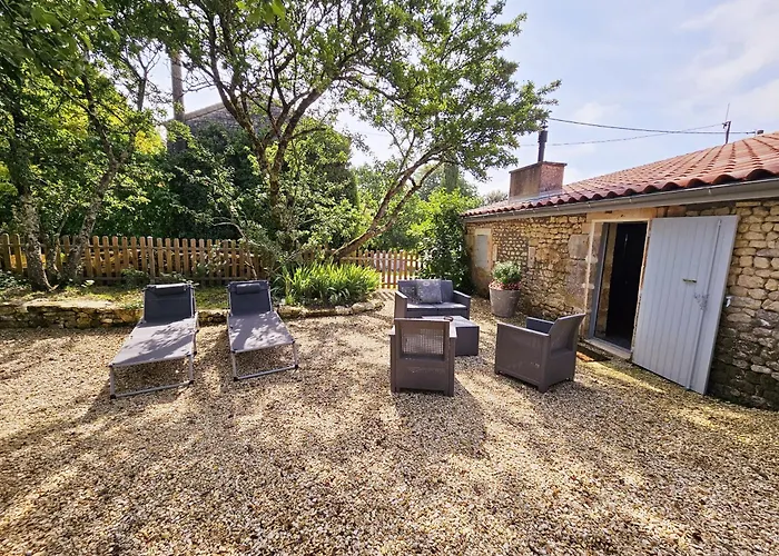 Fleurs De Vigne, Charentais Au Grand Coeur Bouteville