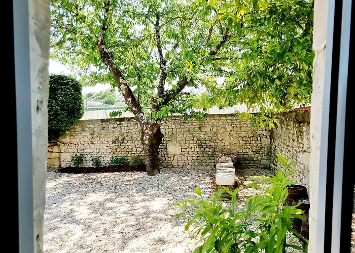 Сasa de vacaciones Fleurs De Vigne, Charentais Au Grand Coeur